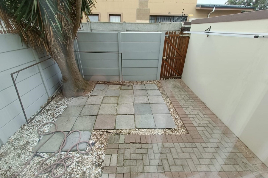To Let 1 Bedroom Property for Rent in Table View Western Cape